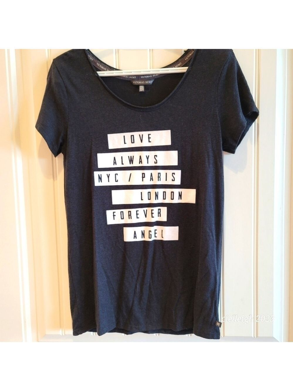 💥4 for $25💥 Victoria’s Secret T-shirt
